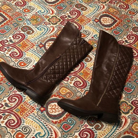 Shoes - Tall Brown Boots  Like NEW